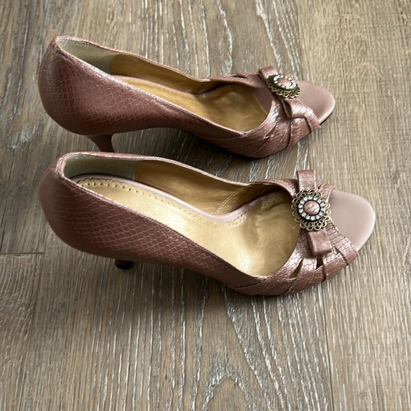 BCBG rose romantic heeled sandals, size 9 - Picture 2 of 4